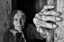 old woman hand bw2