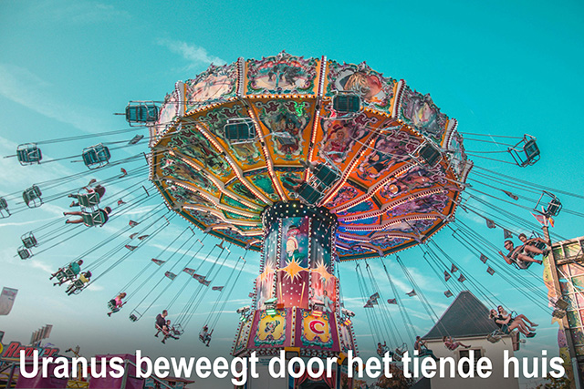 10 Uranus beweegt door het tiende huis