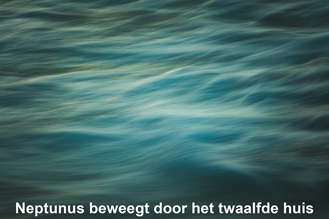 12 Neptunus beweegt door het twaalfde huis